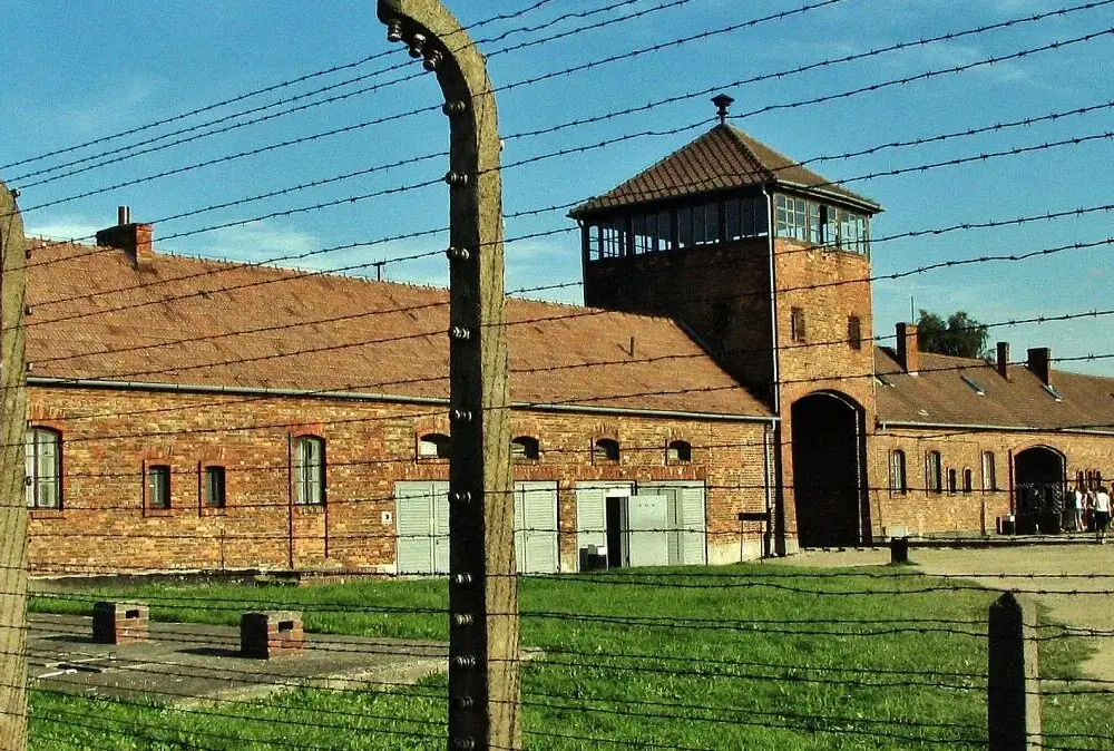 Gdzie znajduje się Auschwitz-Birkenau? Odkryj jego lokalizację w Polsce