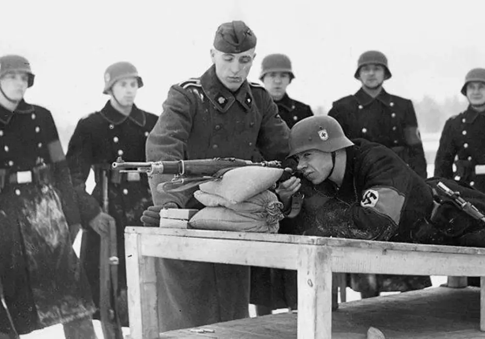 Kohorta śmierci. Strażnicy SS w Auschwitz i ich okrucieństwa