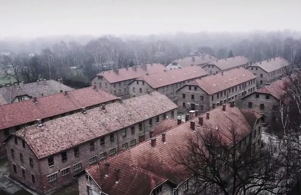 Auschwitz z lotu ptaka - szokujące zdjęcia obozu koncentracyjnego