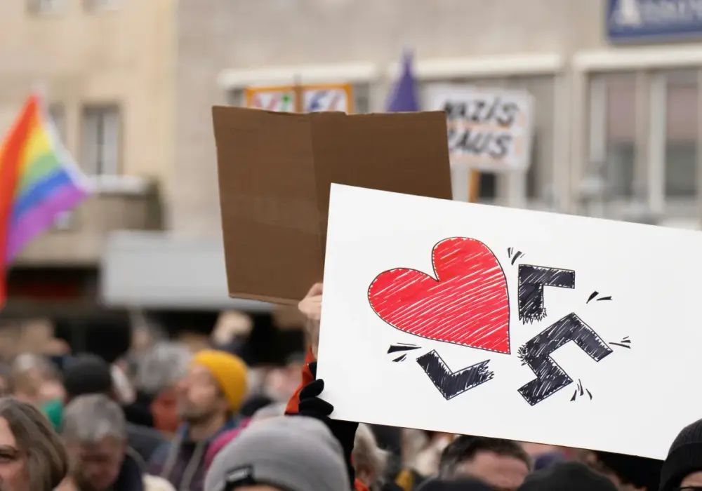 Poznaj zakazane znaki nazistowskie, które wstrząsnęły światem