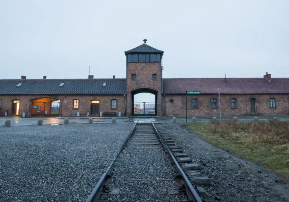 Dlaczego Auschwitz-Birkenau jest na liście UNESCO? Znaczenie i kryteria