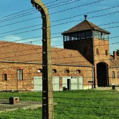 Gdzie znajduje się Auschwitz-Birkenau? Odkryj jego lokalizację w Polsce