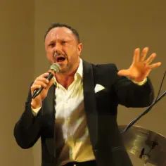 Mirosław Niewiadomski życiorys: od chórzysty do uznanego tenora operowego