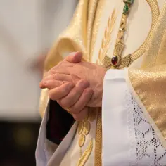 Od którego roku życia nie można jeść mięsa w piątek? Ważne zasady