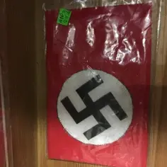 Co kryło się za opaską Hitlera? Symbol, który odmienił Niemców
