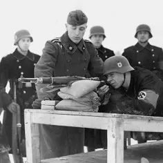Kohorta śmierci. Strażnicy SS w Auschwitz i ich okrucieństwa