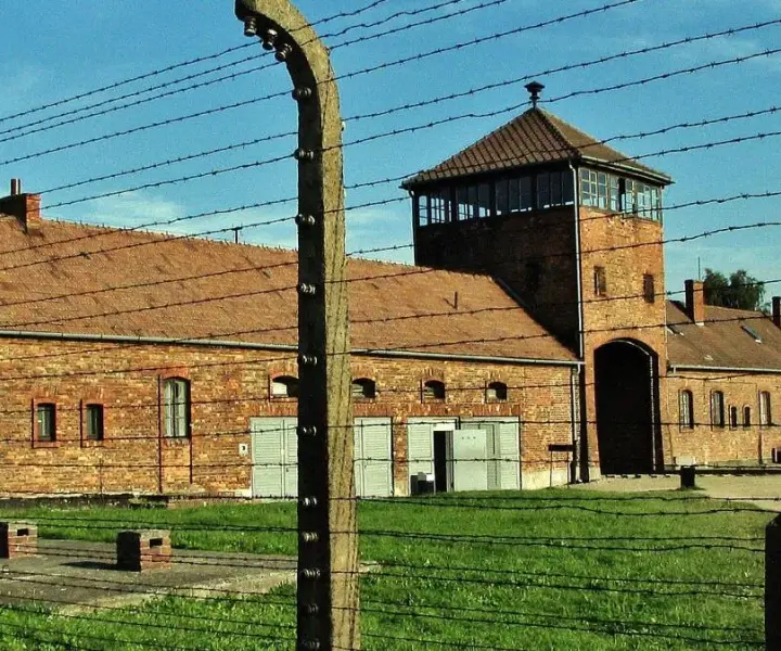 Gdzie znajduje się Auschwitz-Birkenau? Odkryj jego lokalizację w Polsce