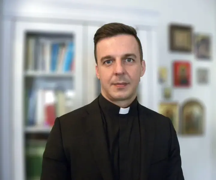 Kim naprawdę jest ksiądz Jacek Rosa: kompletny życiorys i dokonania