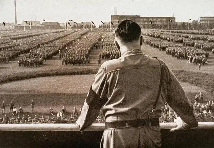 Zdjęcie W którym roku Hitler został kanclerzem? Kluczowe fakty i kontekst
