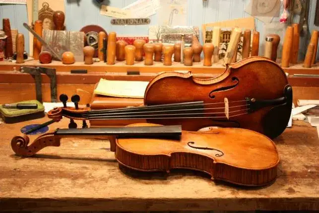 Zdjęcie Lutnik Kania: Mistrz Skrzypiec i Renowacji Instrumentów Smyczkowych