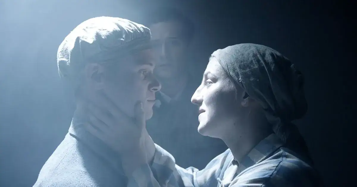 Zdjęcie Gdzie obejrzeć film Położna z Auschwitz? Sprawdź aktualne opcje