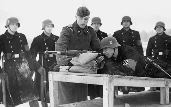 Kohorta śmierci. Strażnicy SS w Auschwitz i ich okrucieństwa